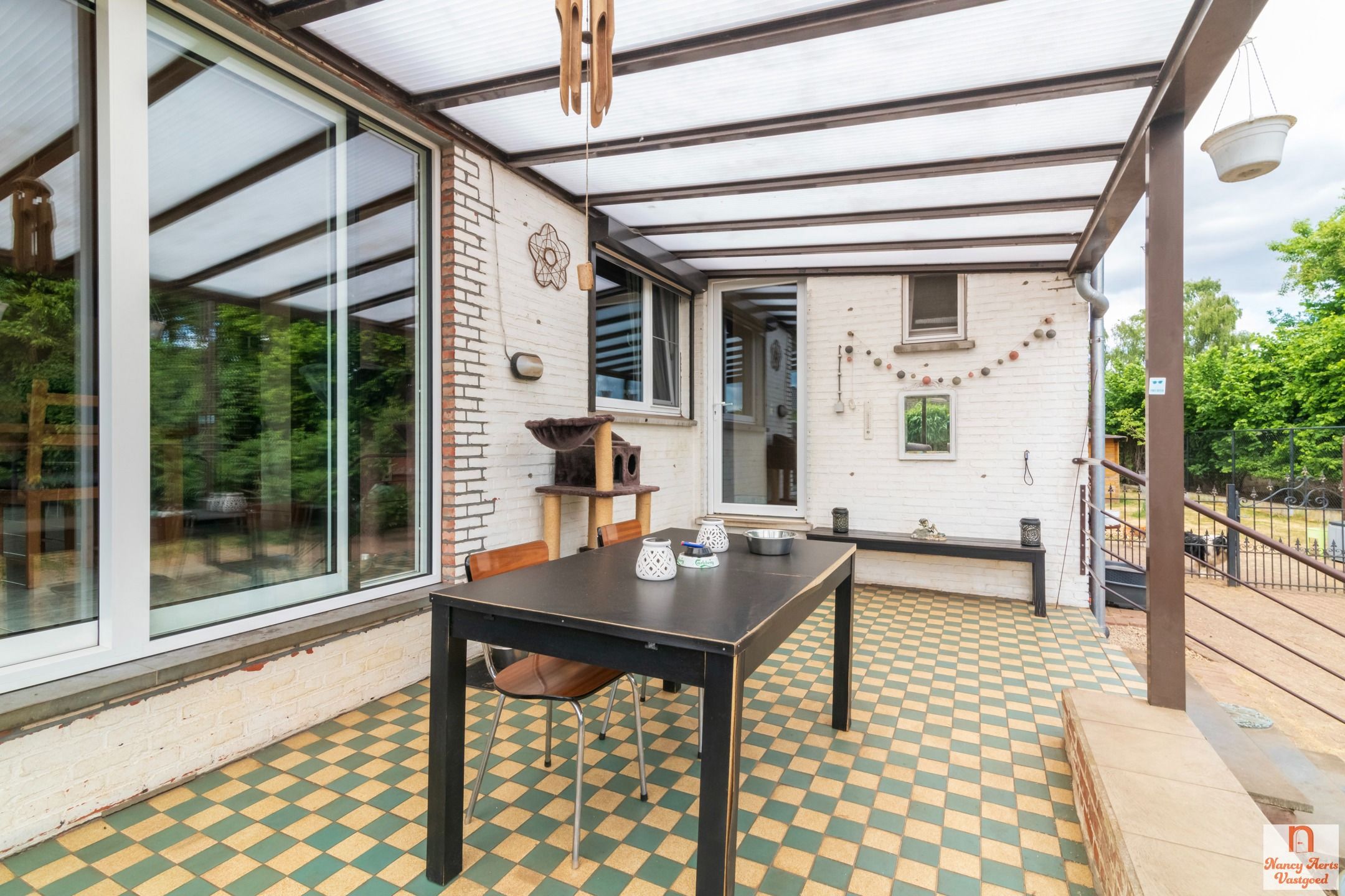 Split-level woning met veel ruimte en potentieel foto 30