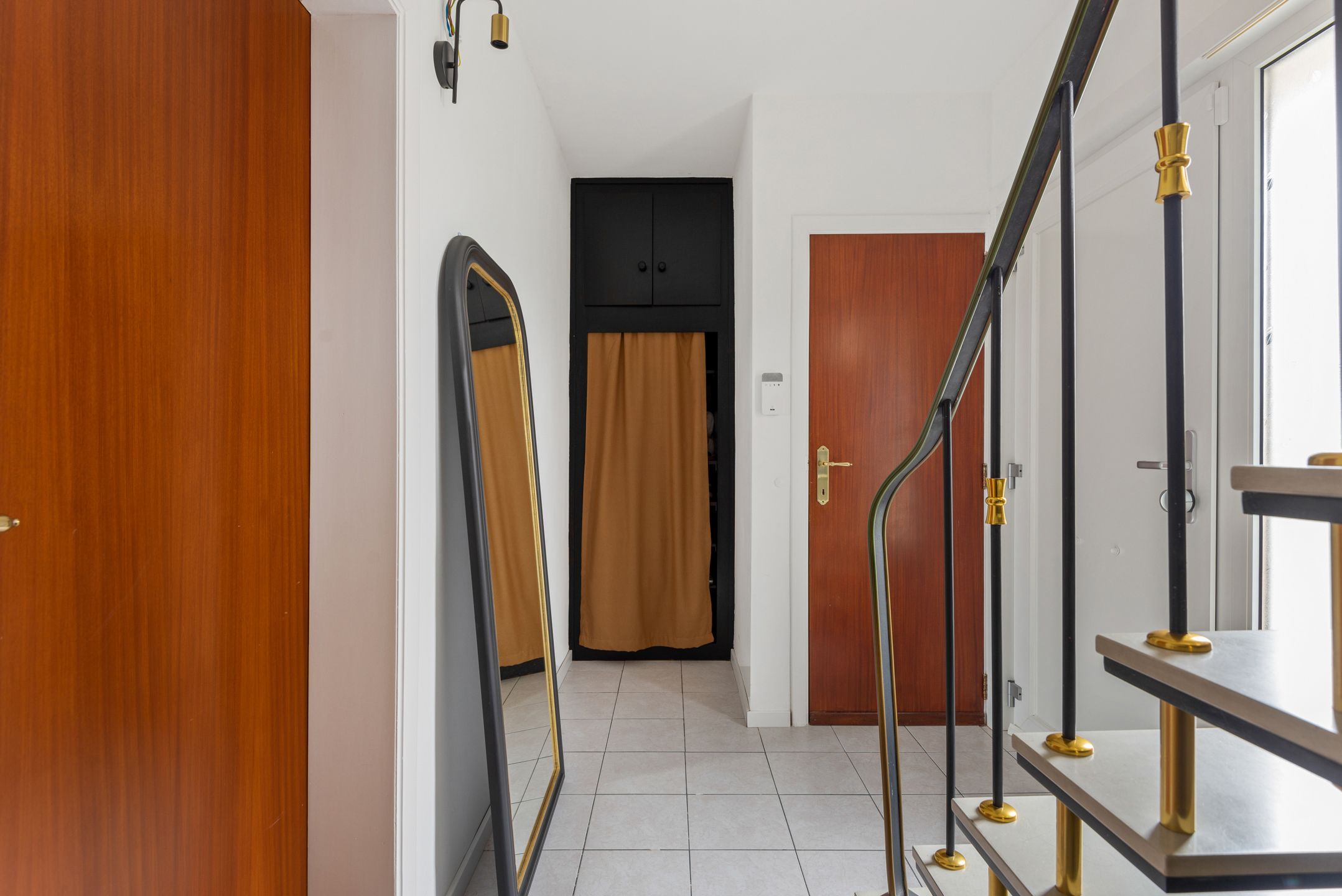 Instapkl. Half-open woning met 3 slpk, polyv. zolder, gar., oprit en tuin foto 28