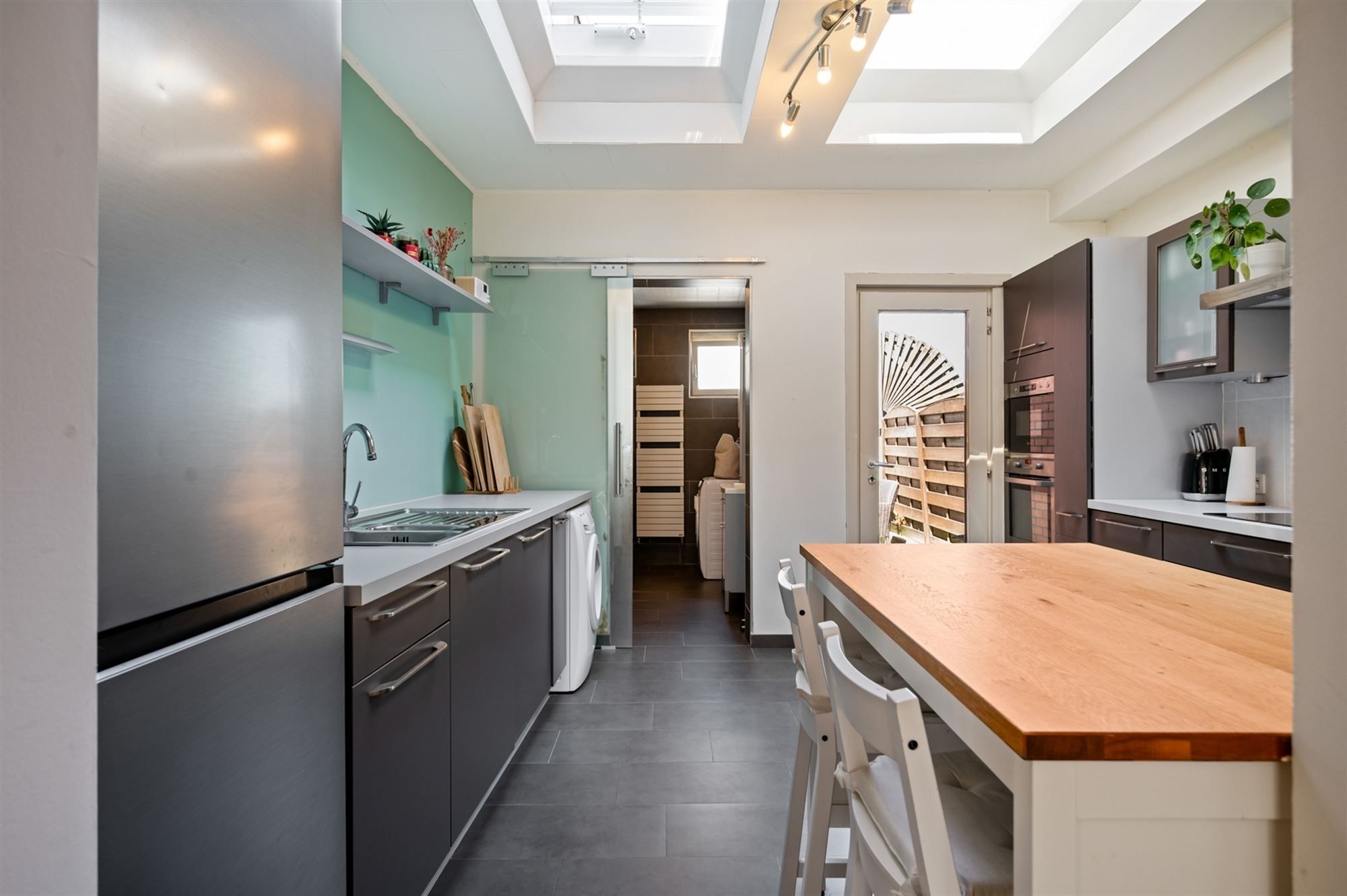 Instapklare woning met 3 SLPK aan de vaart te Mechelen. foto 8