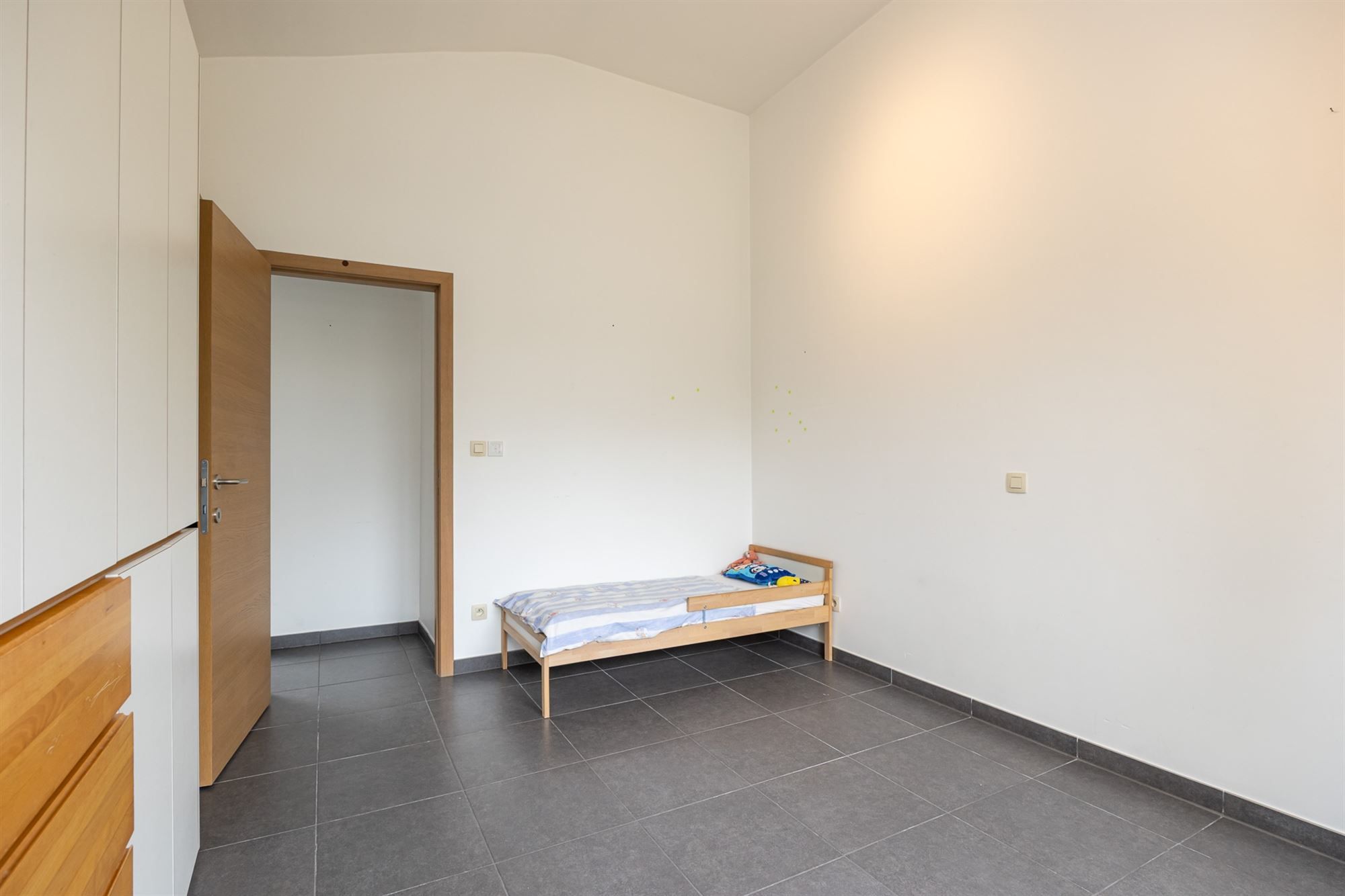 Halfopen energiezuinige woning met drie slaapkamers foto 12