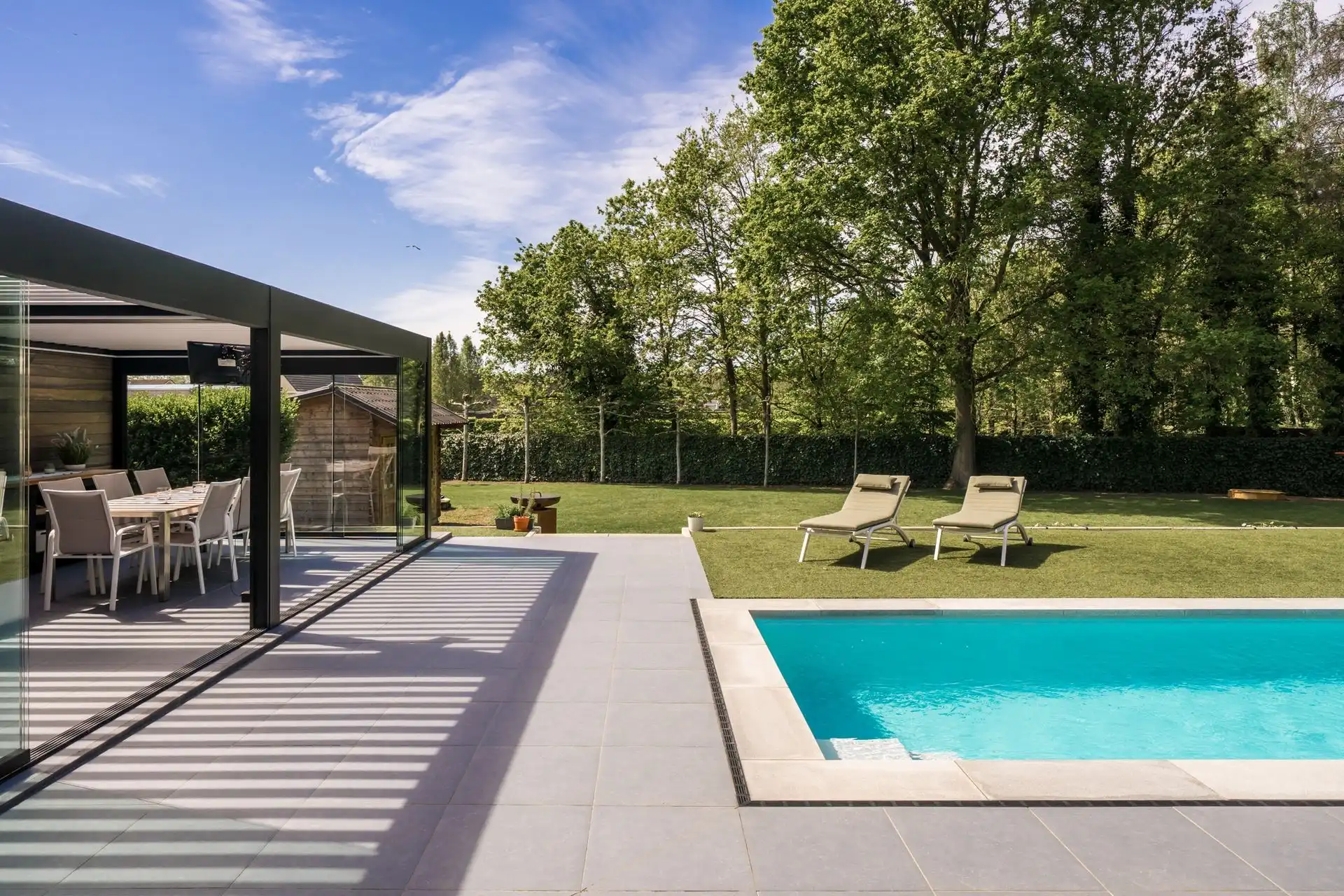 Villa met 3 slaapkamers, zwembad & poolhouse, omringd door groen ! foto 4
