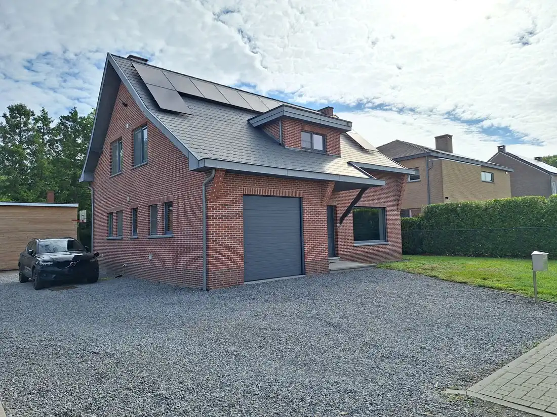 Knap gerenoveerde vrijstaande woning te Lummen foto 2
