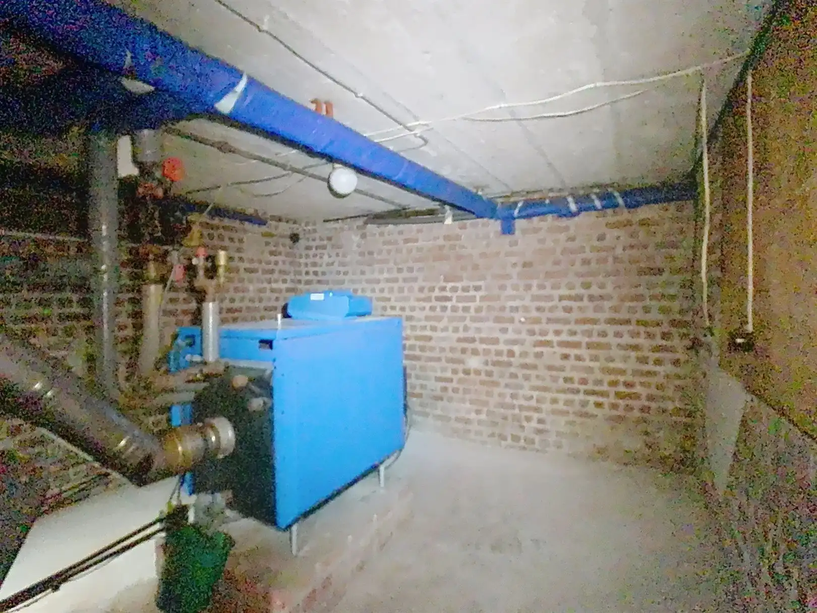 Mooi te renoveren 3-gevel woning!! foto 17