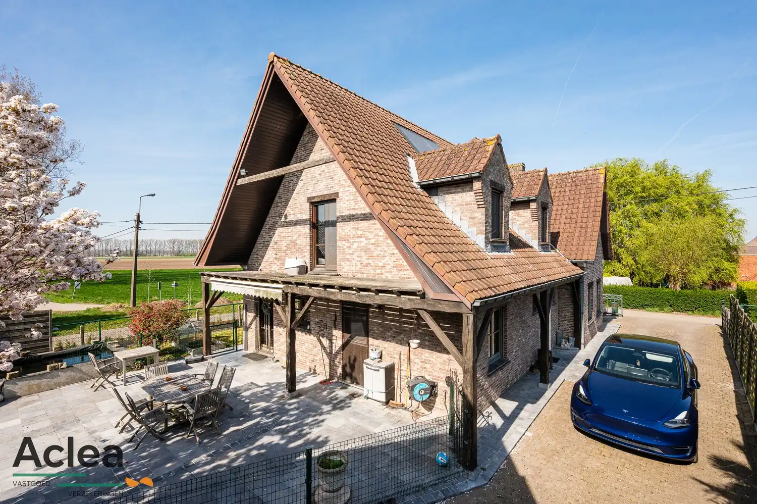 Rustig gelegen villa in landelijke stijl, omgeven door groen en natuur foto 31