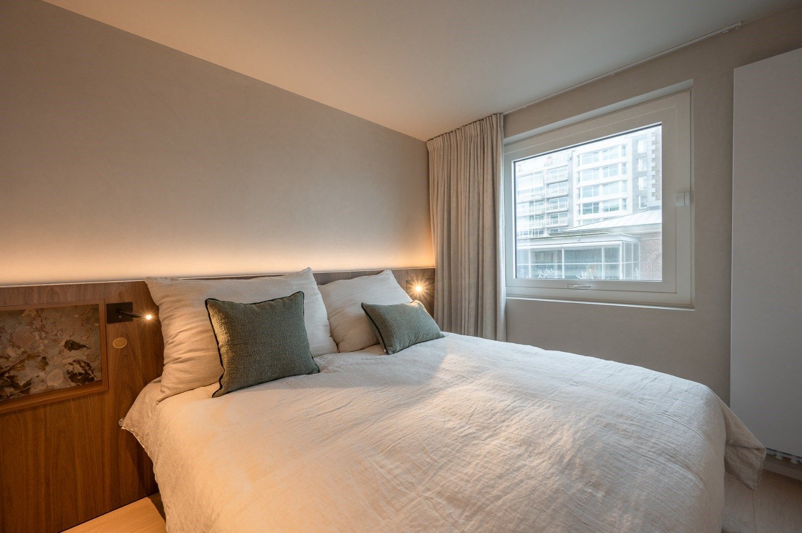 Luxueus gerenoveerd hoekappartement met terrassen en frontaal zeezicht foto 19