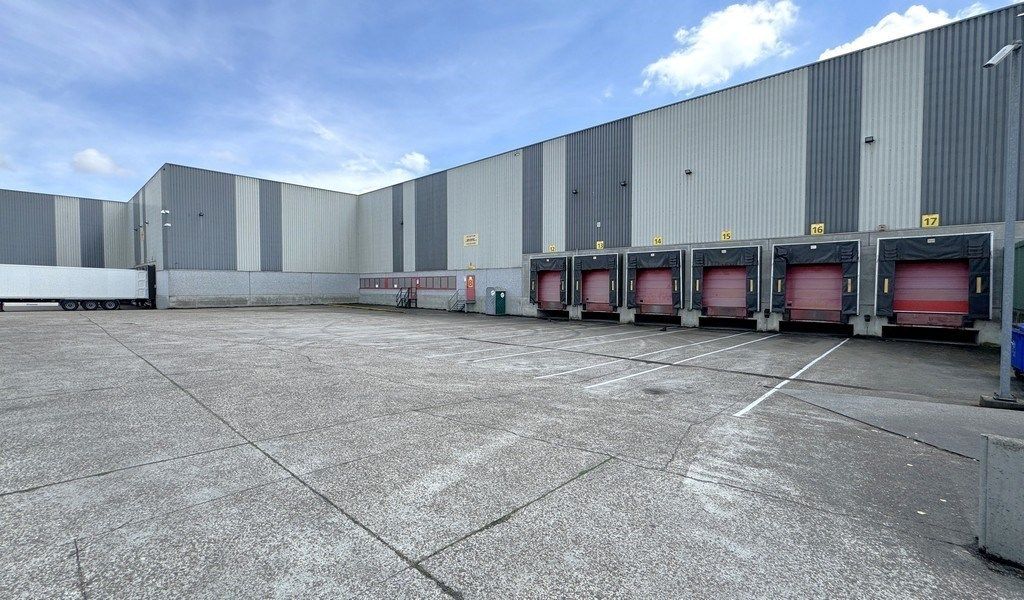 Logisiteke loods te huur in industriezone Mechelen-Noord foto {{pictureIndex}}