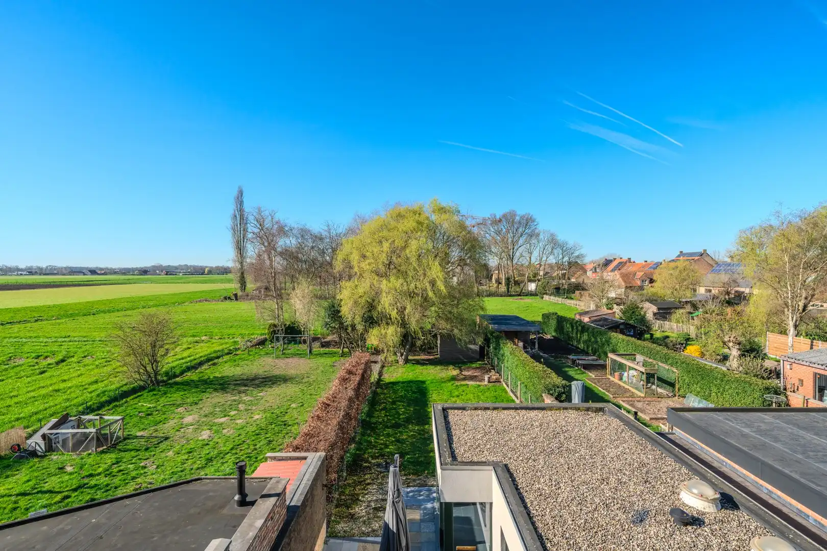 Ruime instapklare woning met landelijk zicht foto 2