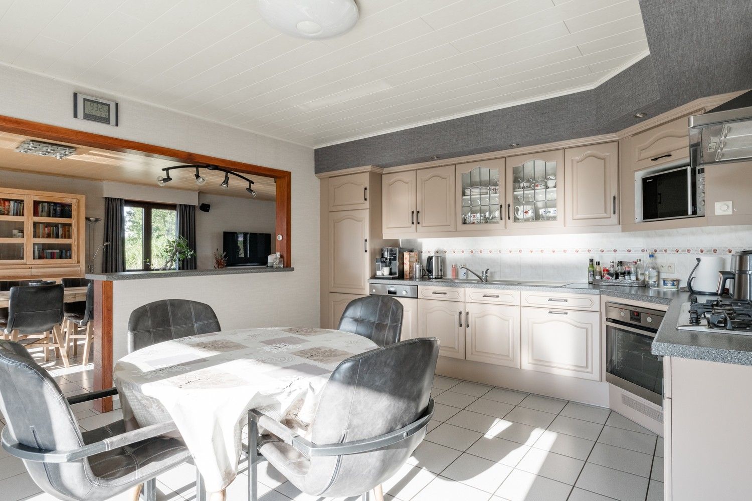 Vrijstaande woning met ruime garage en tuin, rustig gelegen nabij natuurgebied en Nederlandse grens foto 13
