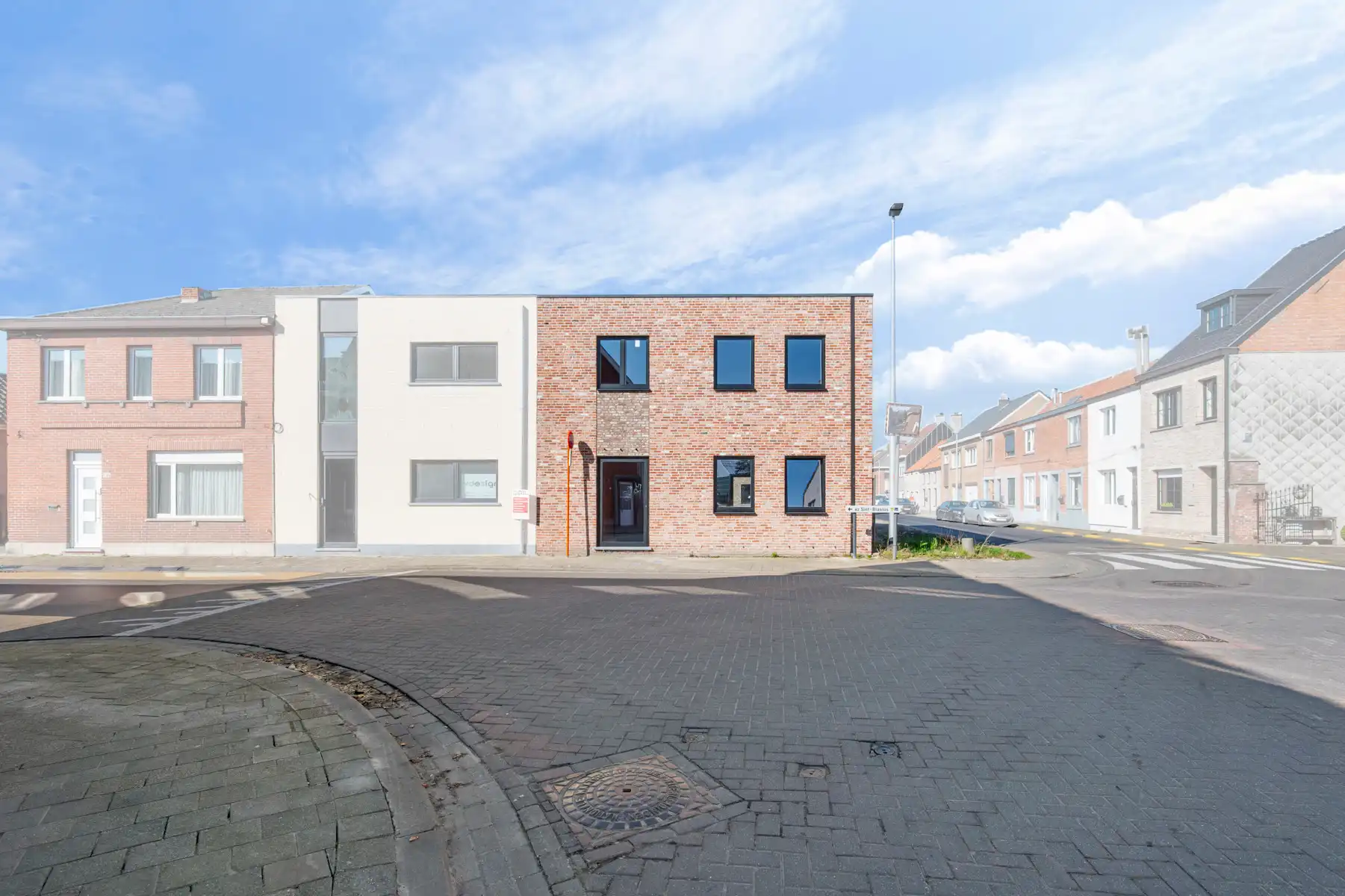 Nieuwbouwwoning met 3 slaapkamers te Zele foto {{pictureIndex}}