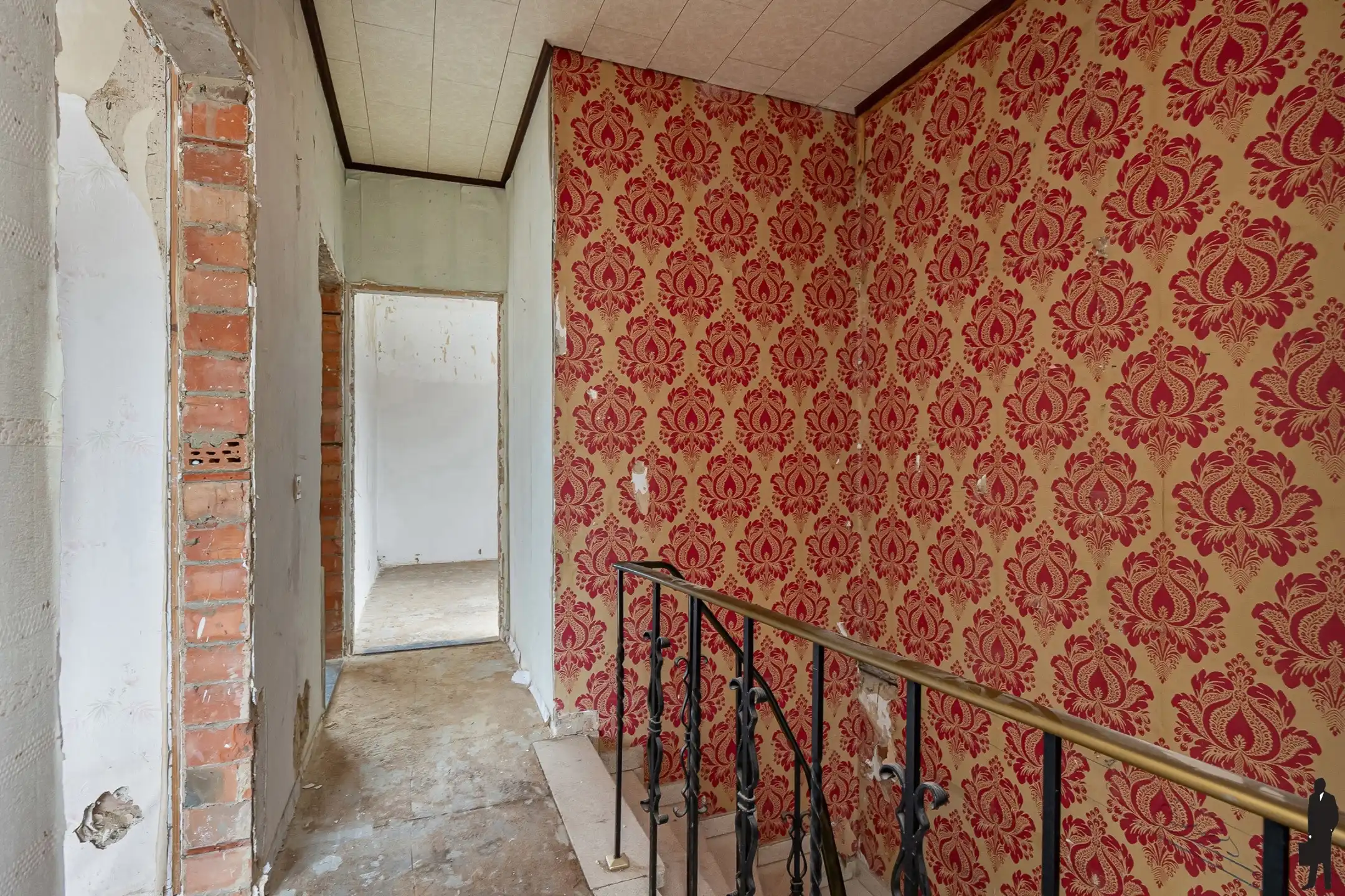 Vergund renovatieproject met veel potentieel op topligging foto 9