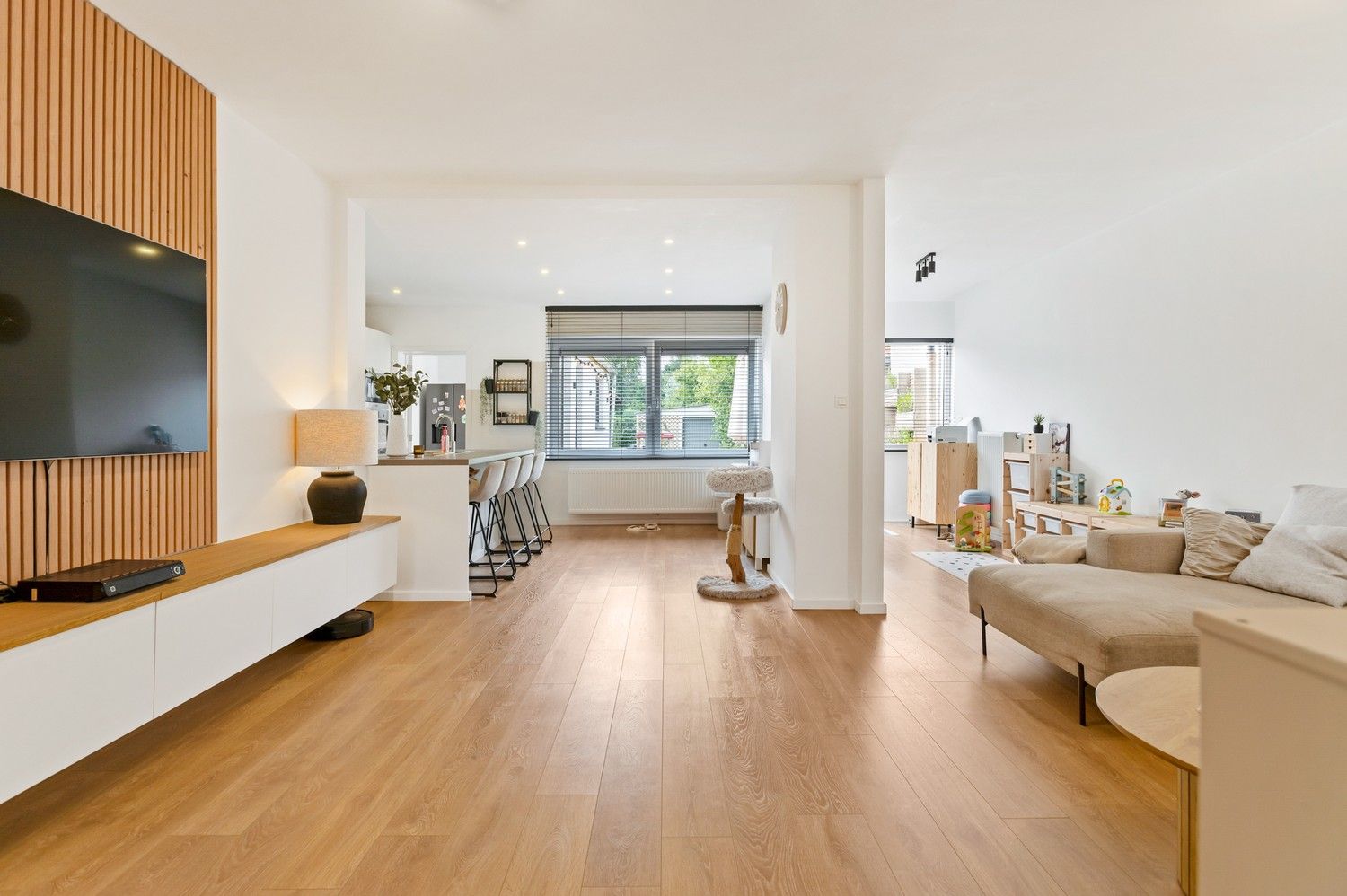Instapklare woning met 3 slaapkamers, mooie tuin en garage in Kapellen! foto 5