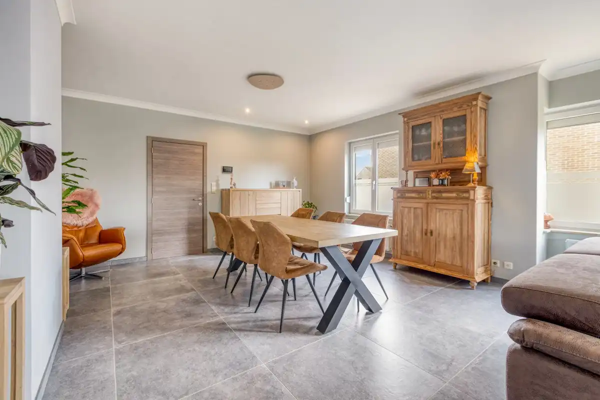 Instapklare villa met 3 slaapkamers, kantoor en garages foto 7