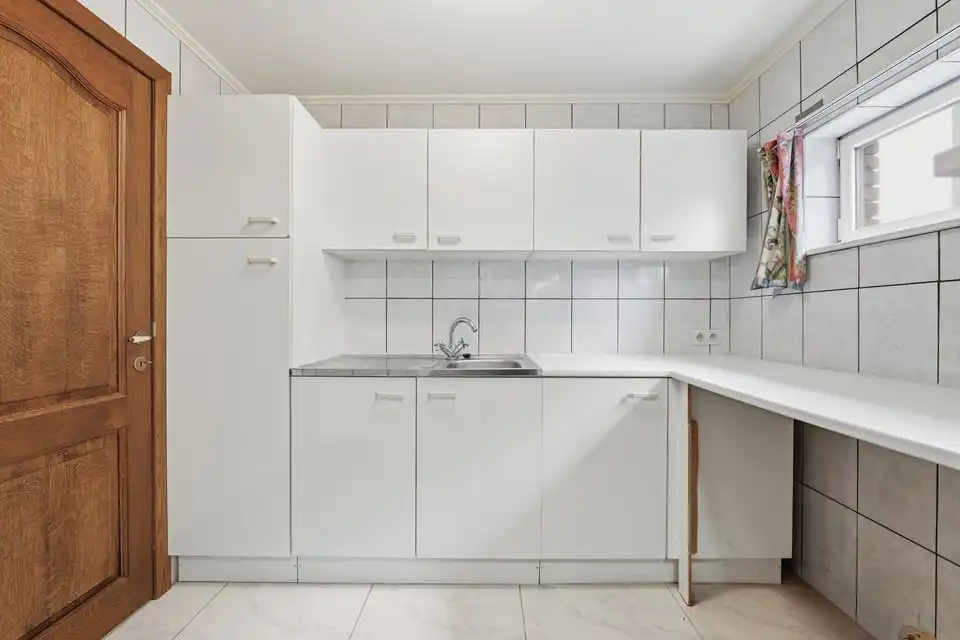 INSTAPKLARE WONING MET TWEE GARAGES IN TONGEREN foto 17