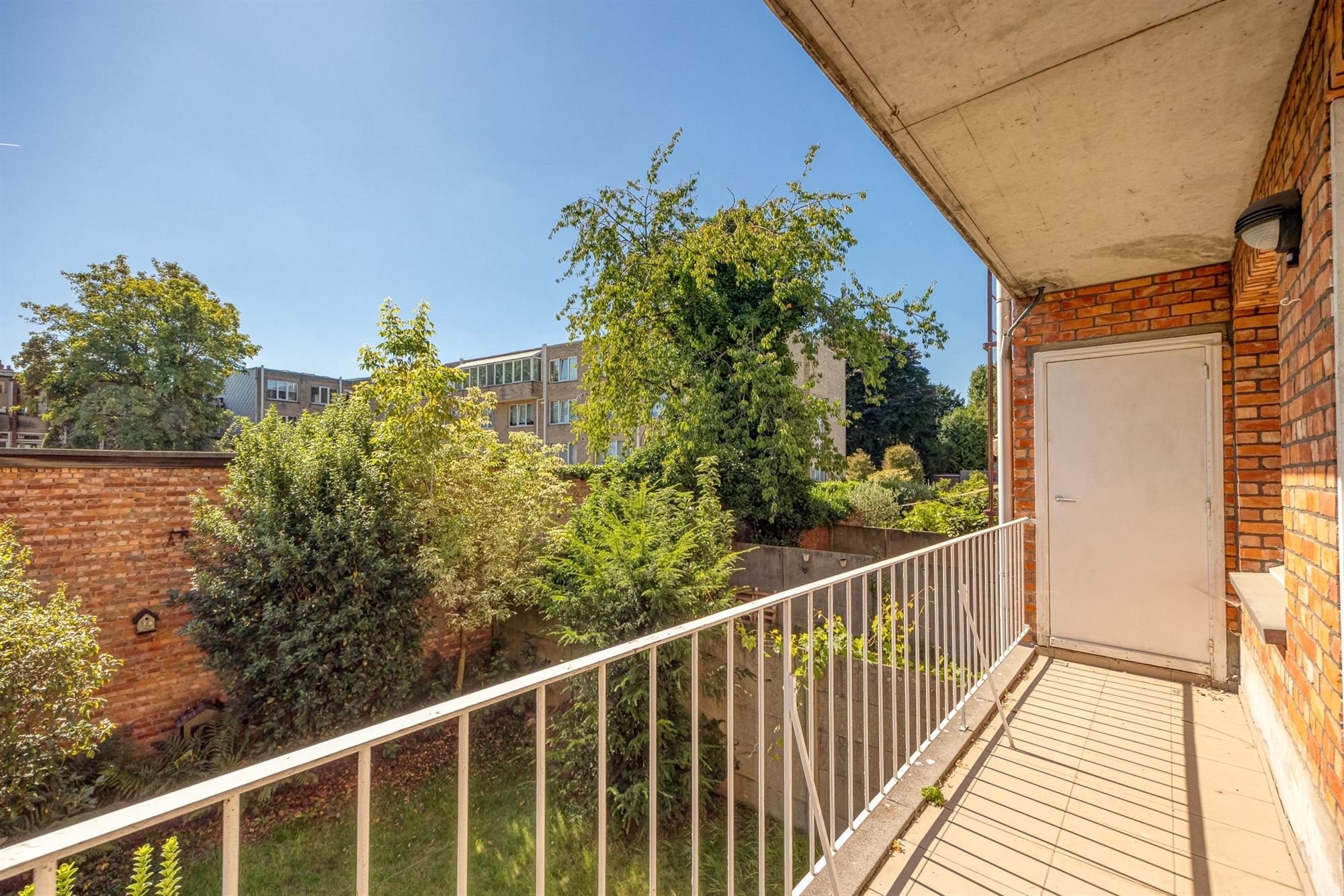 Op te frissen appartement met zuidgericht terras foto 9