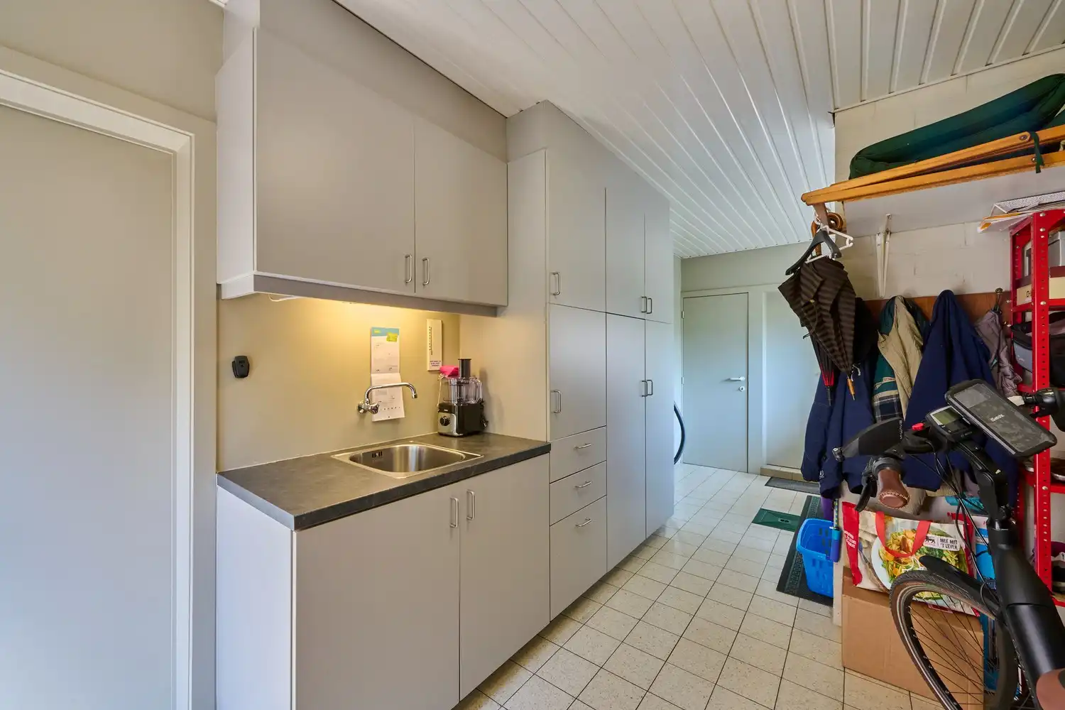 Karaktervolle energiecorrecte vrijstaande woning met praktijkruimte, 4/5 slaapkamers en zuidgerichte parktuin foto 13