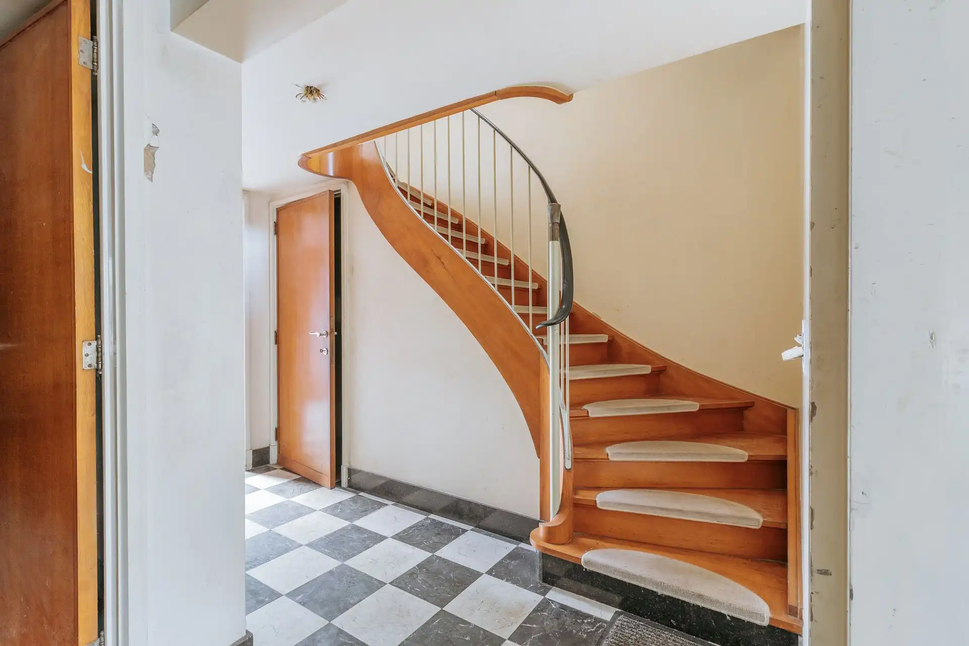 Te renoveren bel-etage met authentieke elementen en tuin foto 2