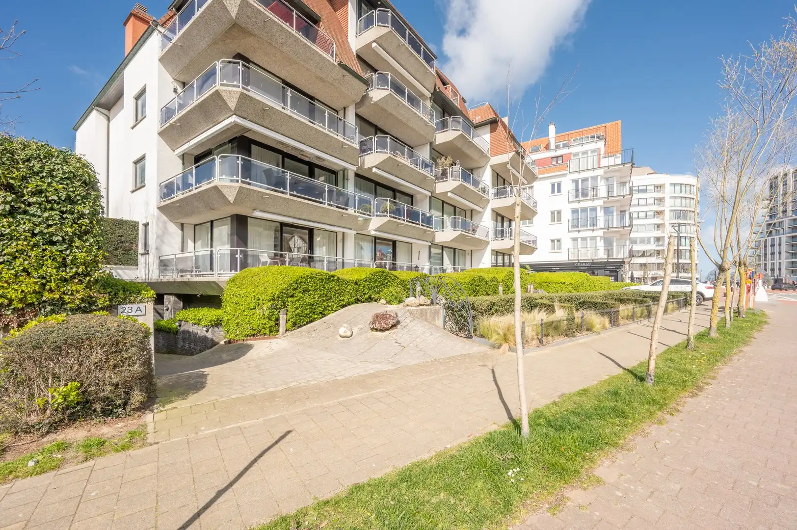 Uniek appartement van ongeveer 300 m2 met een prachtige privatieve tuin. foto 12
