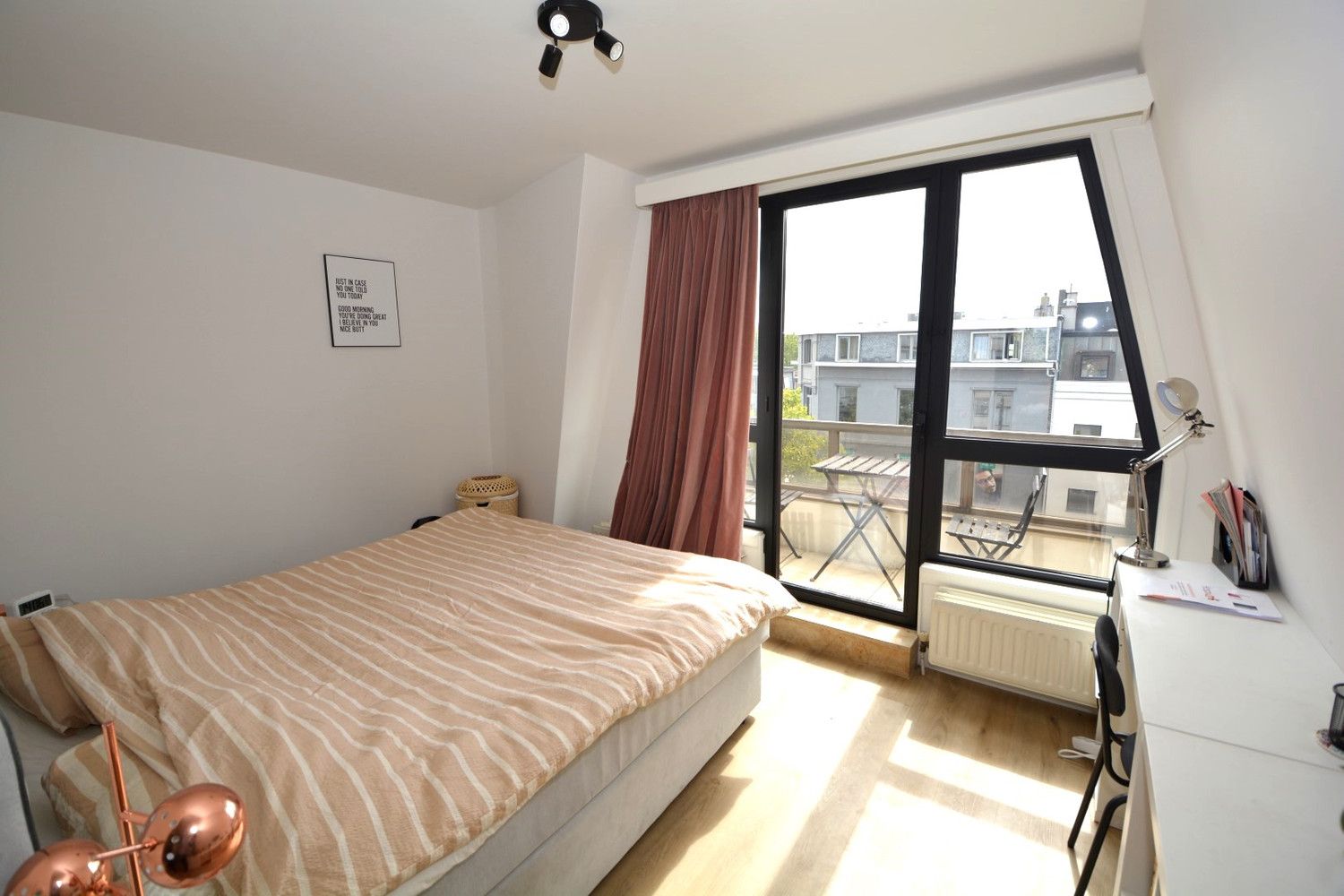 GERENOVEERD APPARTEMENT MET 2 SLK EN 2 RUIME TERRASSEN! foto 7