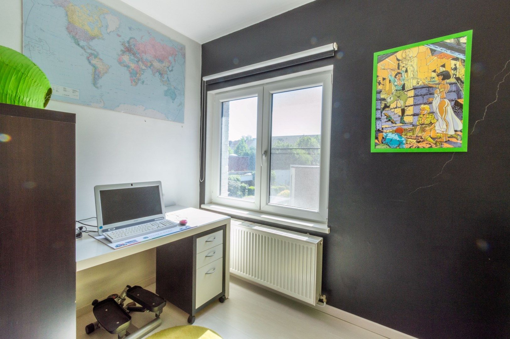  Ruime en goed onderhouden driegevel-woning met 3 slaapkamers, 2 terrassen, tuin, garage en oprit met plaats voor meerdere wagens foto 15