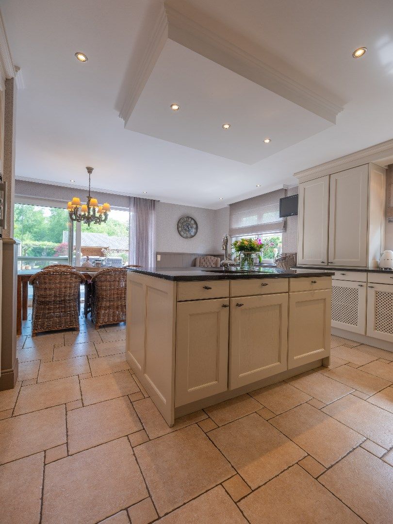 Luxueuze villa met prachtige tuin met zwembad foto 10