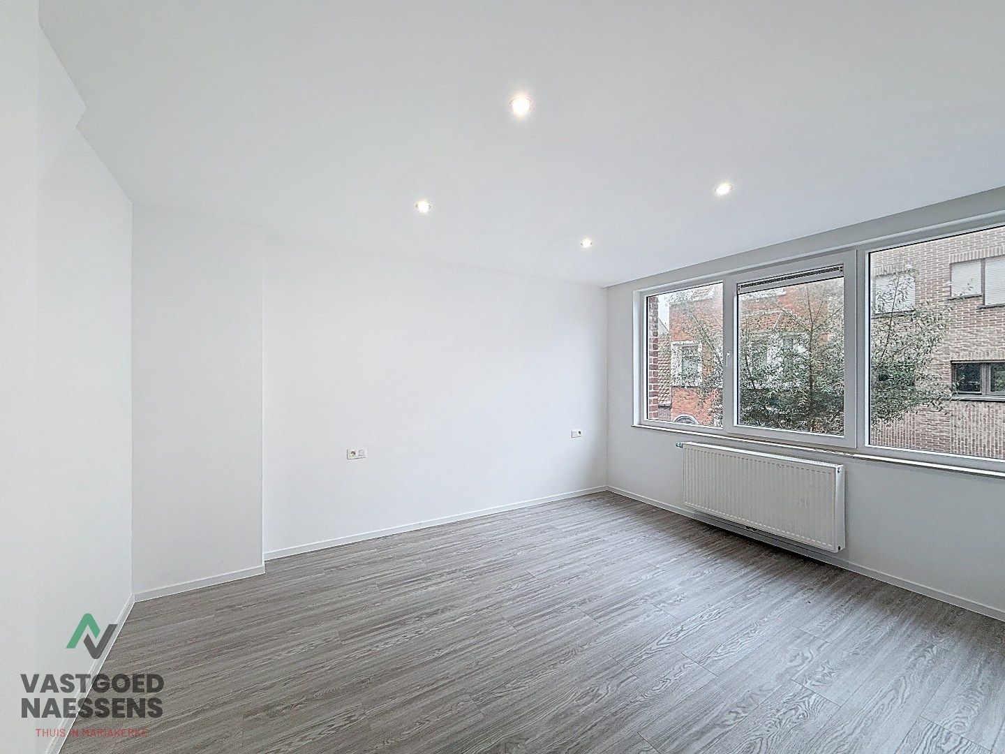 VOLLEDIG GERENOVEERDE WONING MET TUIN / 5 SLPK  foto 15
