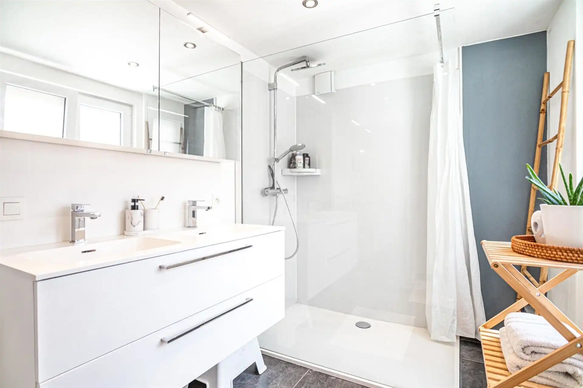Instapklare woning met 4 slpk, kelder, ZO-tuin + uitweg foto 25