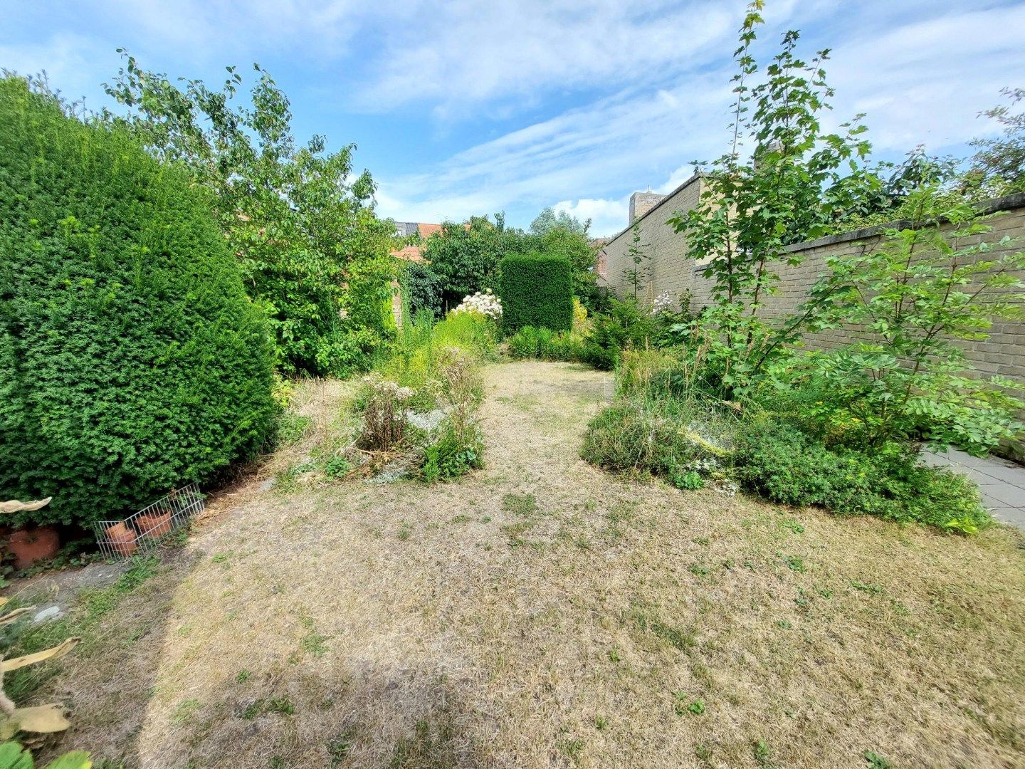 Ruime woning met garage en tuin foto 2
