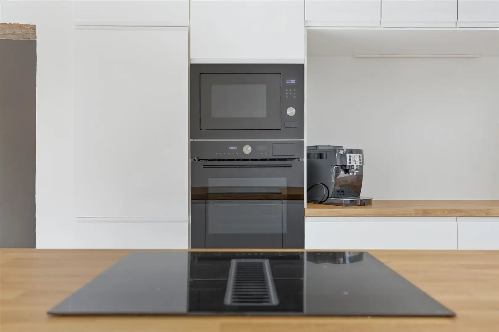 TE KOOP: Volledig gerenoveerde en instapklare woning met 3 slaapkamers te Koersel! foto 12