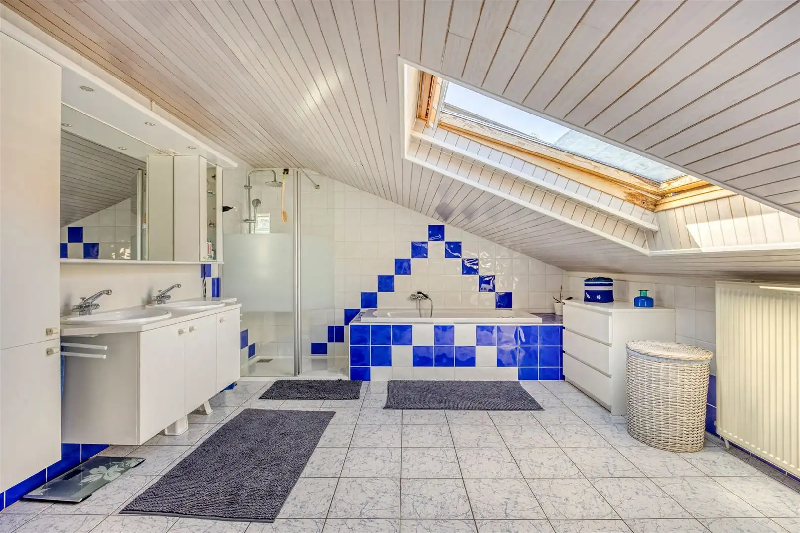 TE KOOP: Uniek woon- en investeringspand met ruime woning en 6 verhuurde studio’s te Heusden-Zolder! foto 24