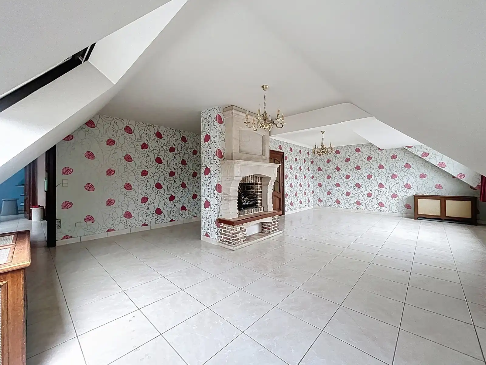 Centraal gelegen én Ruim dakappartement met 2 SLPK! foto 3