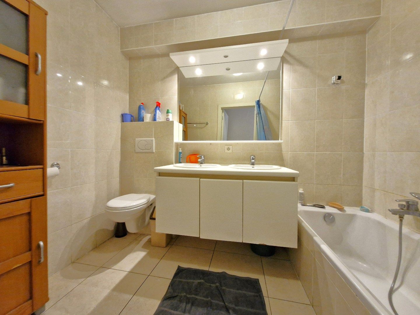 Ruim drieslaapkamerappartement met zonnig terras nabij de zeedijk van Heist. foto 9