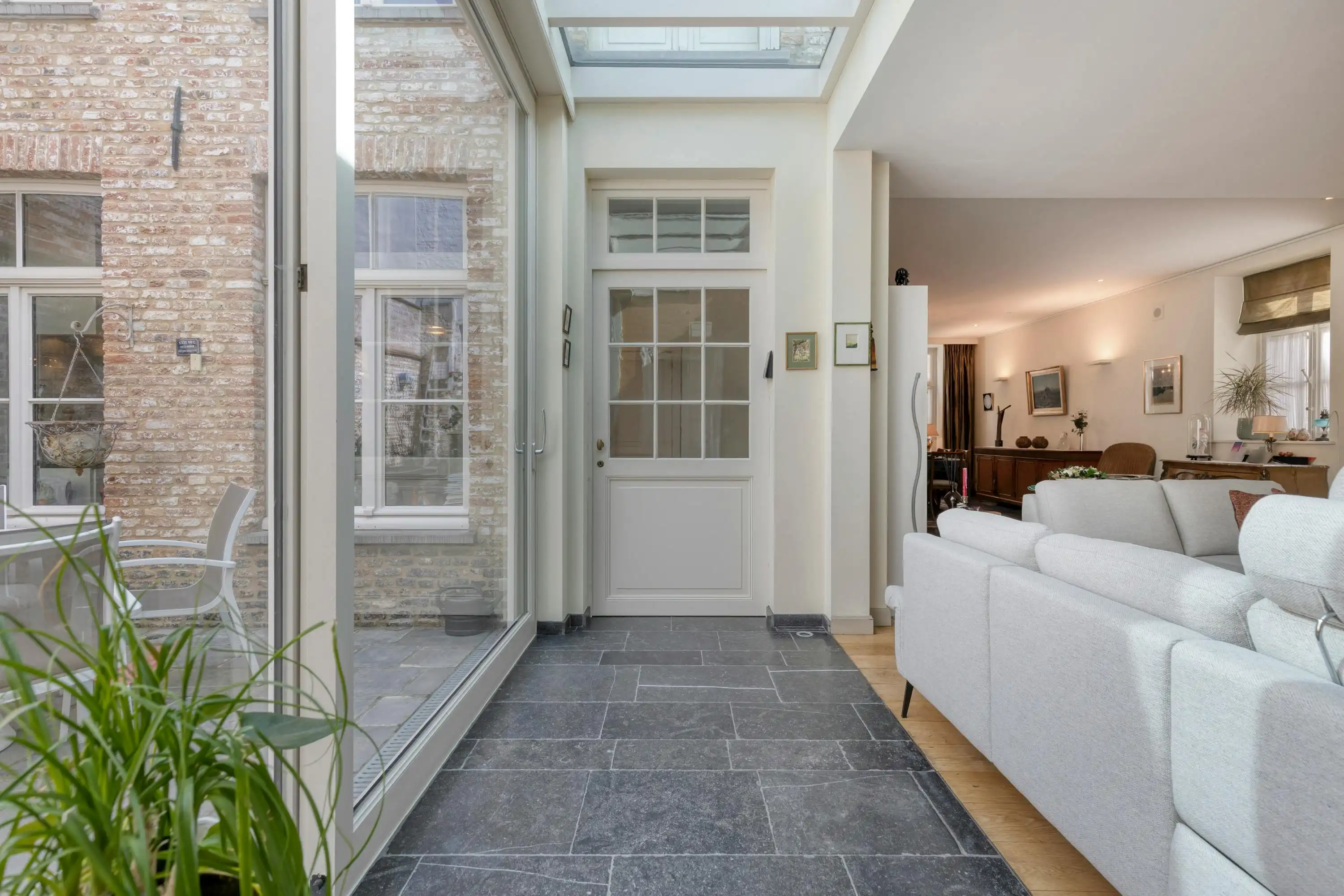 Charmant, instapklare herenhuis (°2007) op toplocatie in Brugge foto 7