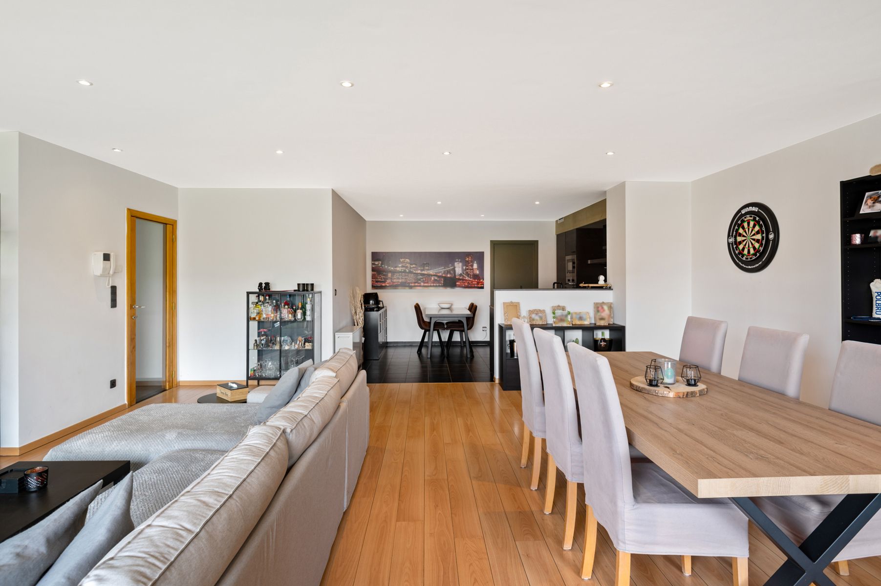 Volledig vernieuwd appartement met ruim terras en garagebox foto 7