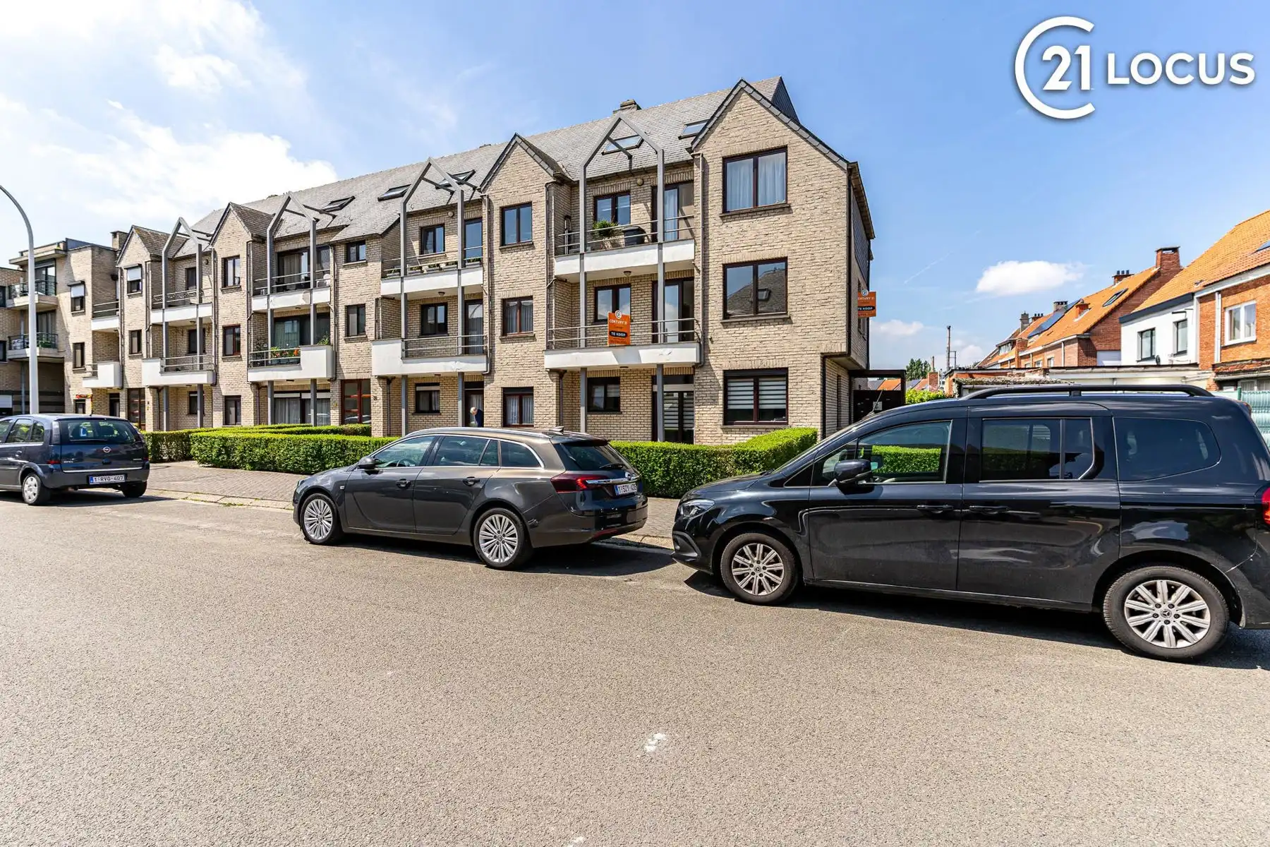 Ruim instapklaar appartement met garage in Burcht foto {{pictureIndex}}