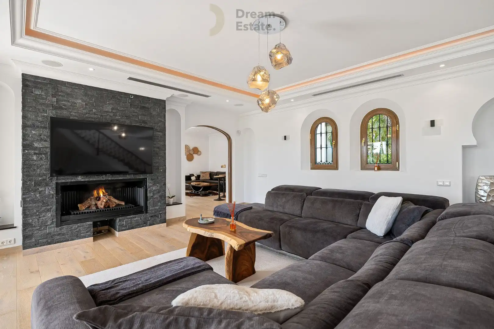 Welkom in deze prachtige villa te El Paraiso, een mix van Andalusische charme en moderne elegantie. foto 7