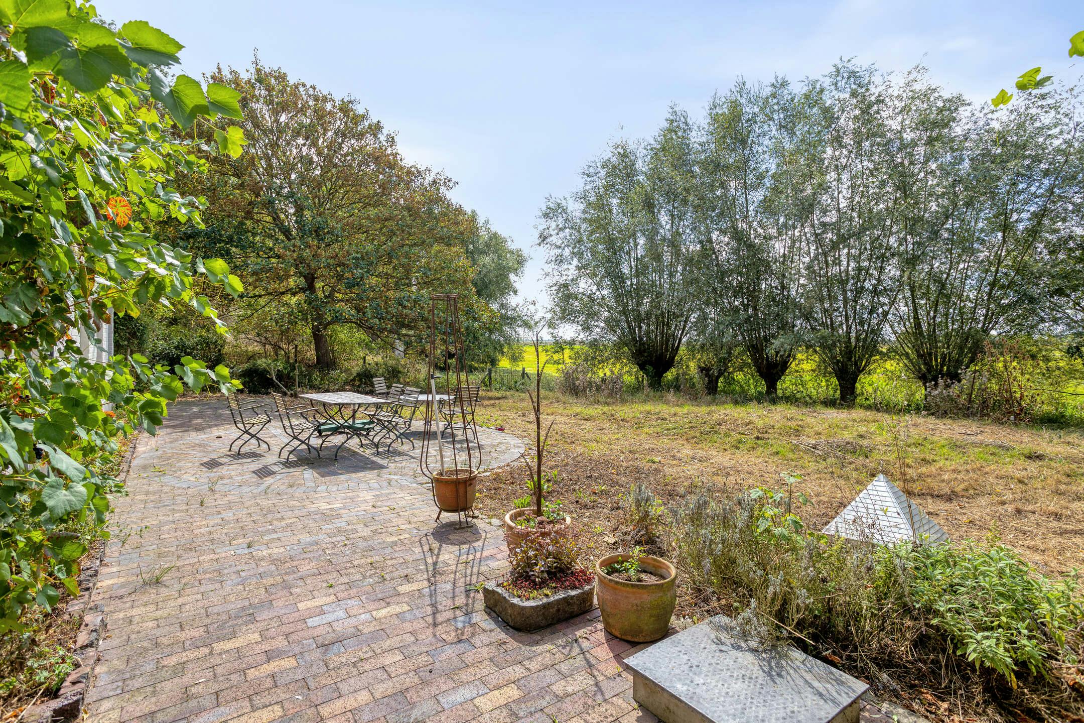 Unieke landelijke eigendom gelegen te Lo-Reninge aan het water. foto 10