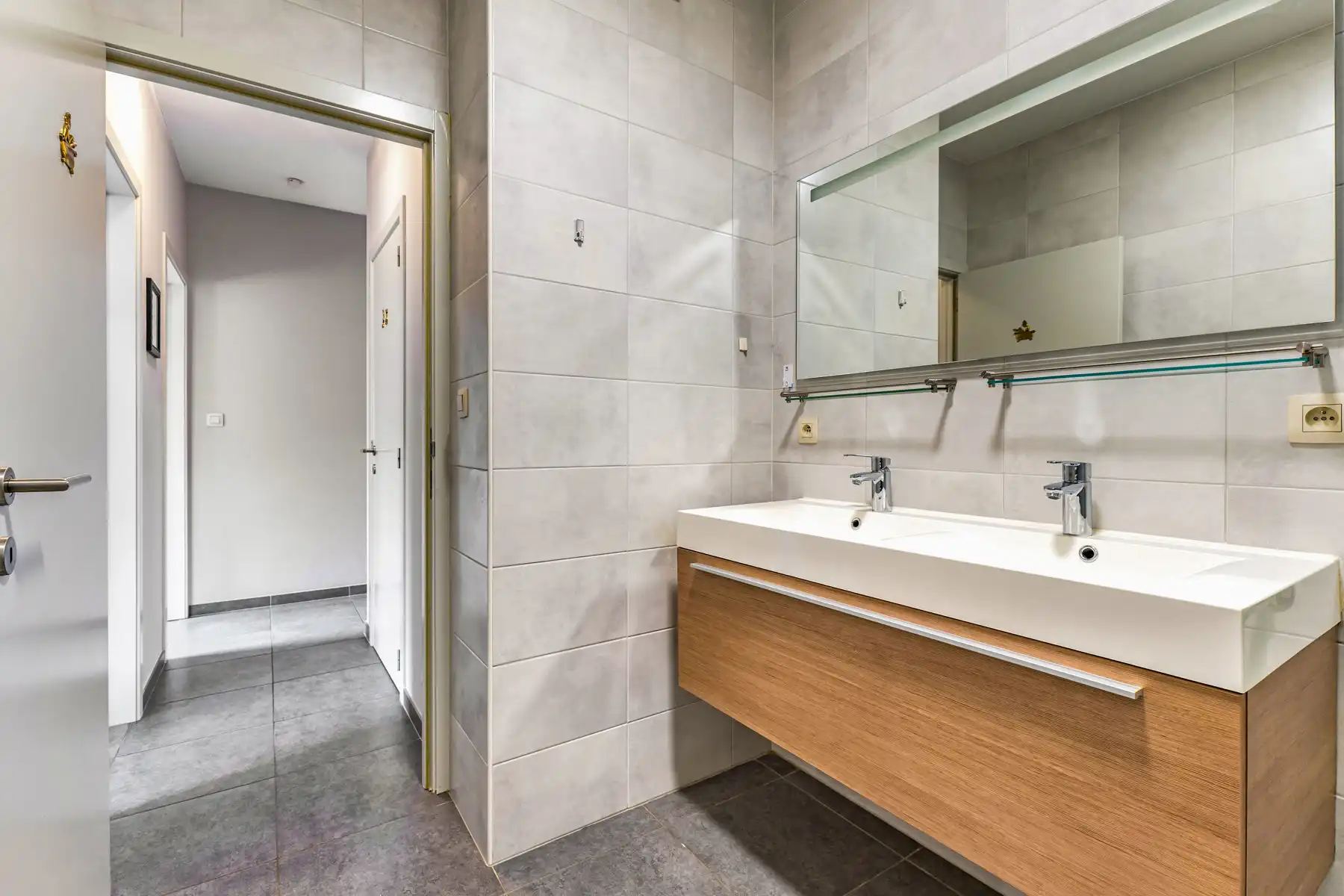 Zeer gunstig gelegen appartement met 2 slaapkamers + garage foto 20