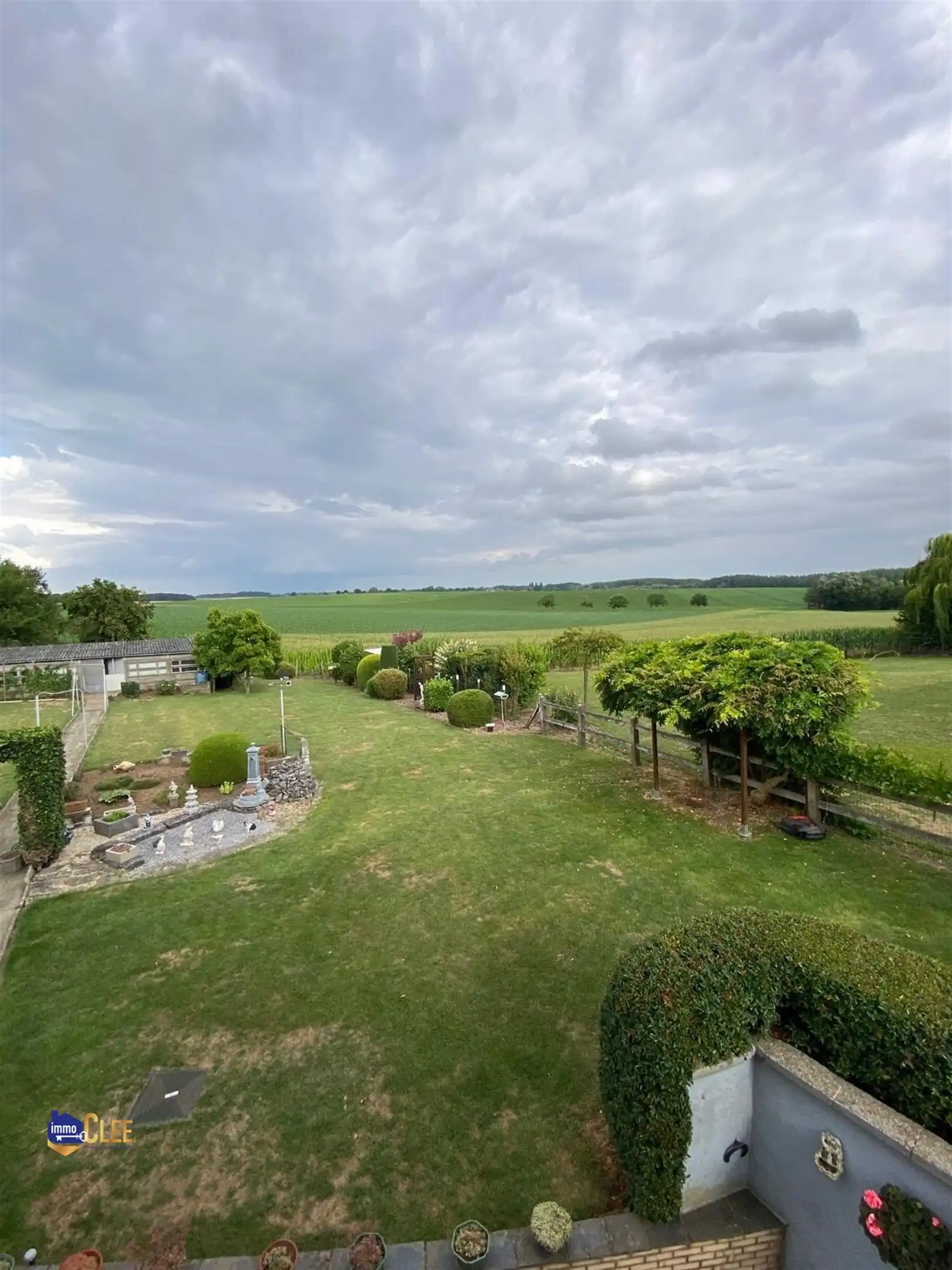 Karaktervolle driegevelwoning met ruime tuin van 30 are nabij Waremme foto 30