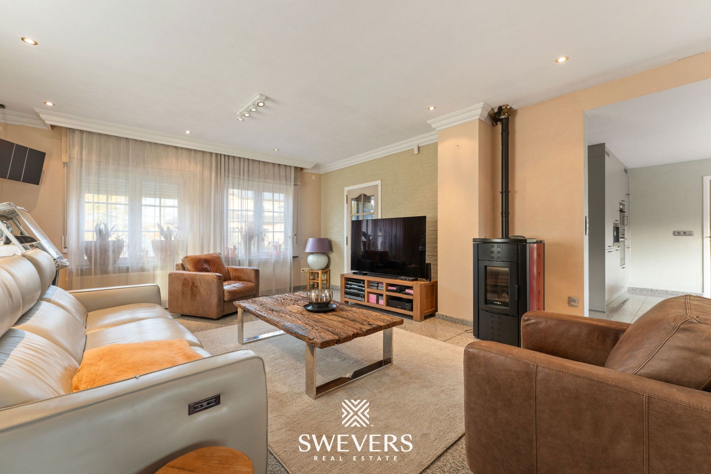 Instapklare Villa met Professionele Paardenaccommodatie:  foto 2