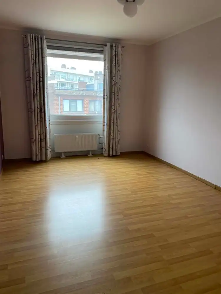 Te Huur – Goedgelegen 2-slaapkamerappartement met terras en garagebox foto 4