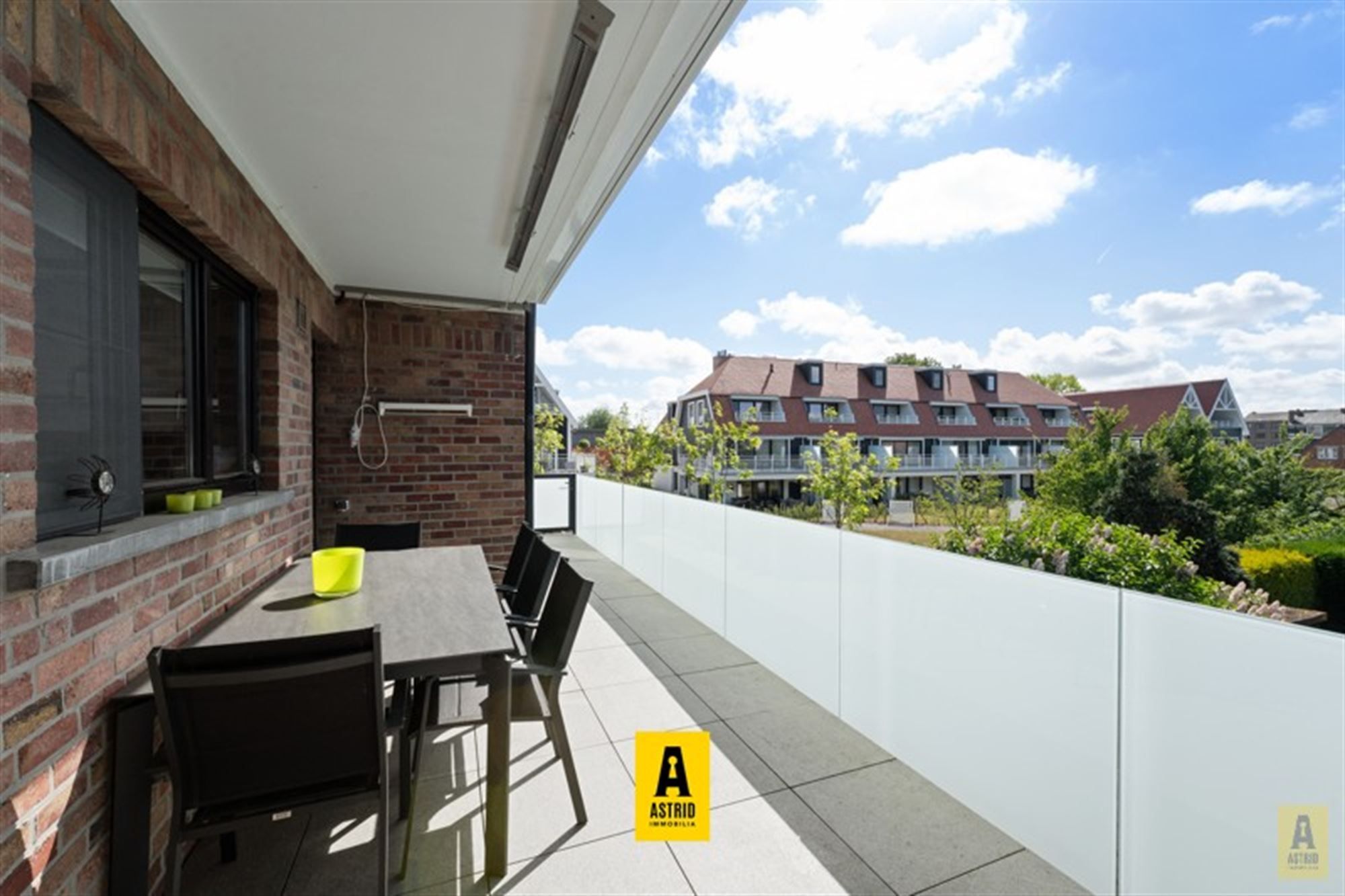 Karaktervolle voormalige dokterswoning met zee aan ruimte en mogelijkheden! foto 17