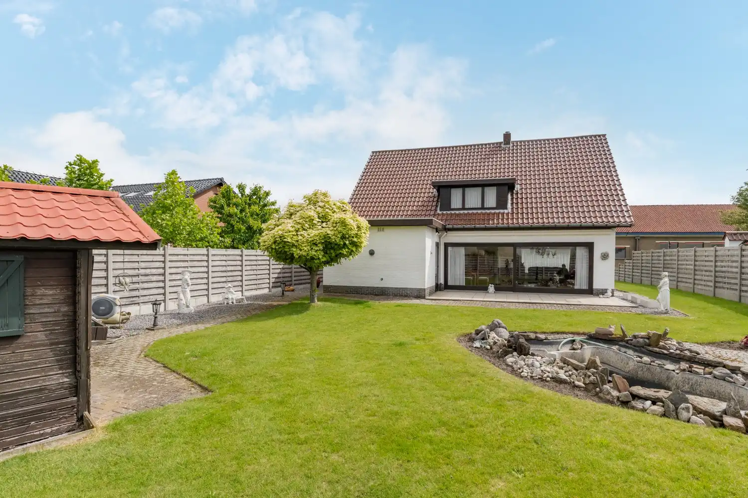 Charmante op te frissen woning van 187 m² op een toplocatie in Pelt! foto 37