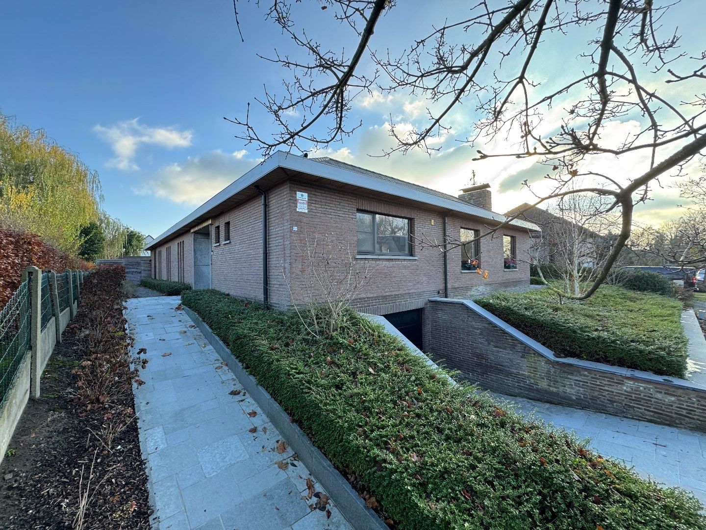 een instapklare 4-gevelwoning met tuin foto {{pictureIndex}}