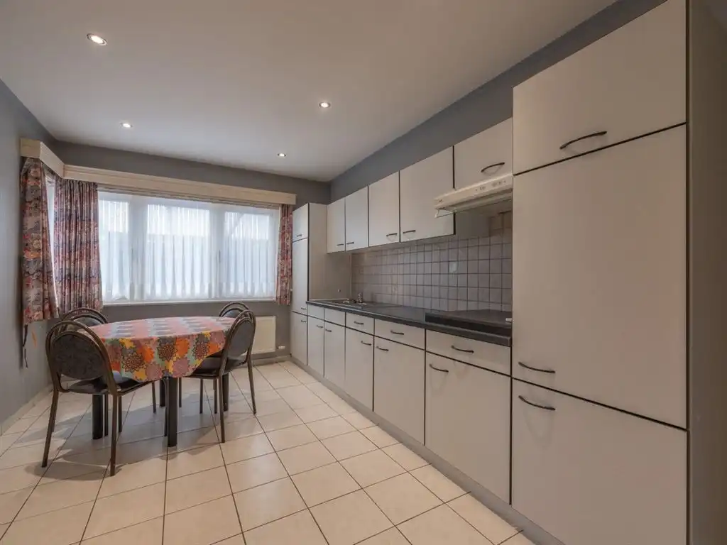 Zeer goed onderhouden vrijstaande woning met veranda en carport foto 19