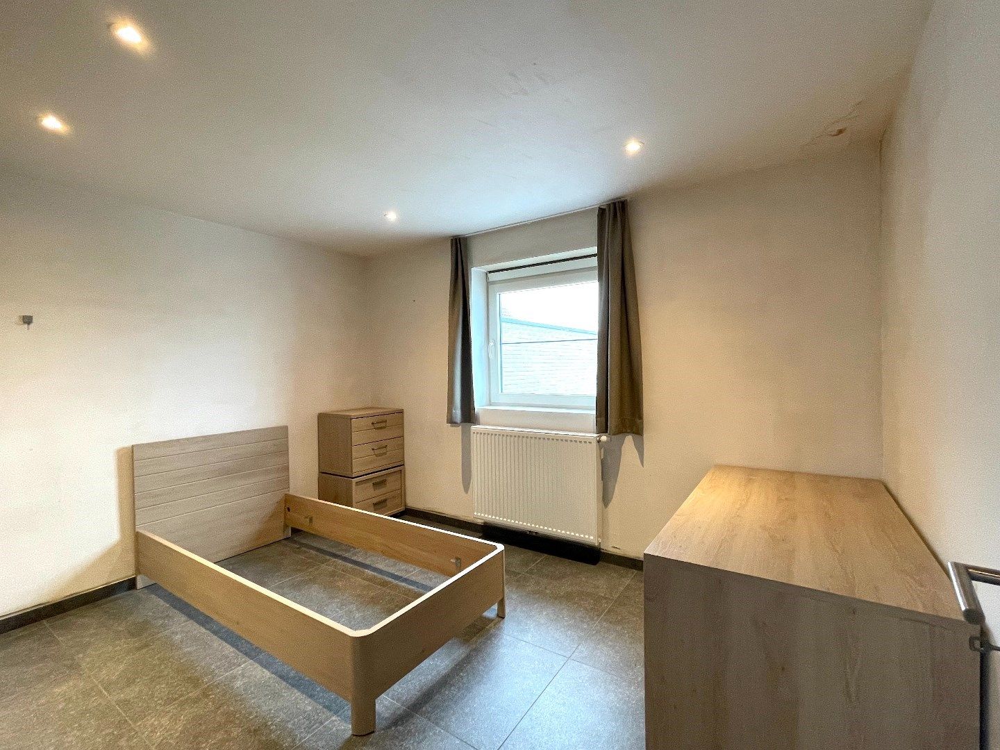 Recente woning met 3 slaapkamers, leuke tuin en staanplaats! foto 15