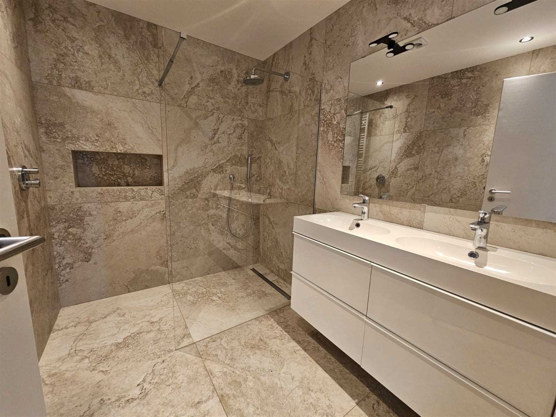 Luxueus nieuwbouwappartement op Zurenborg! foto 5