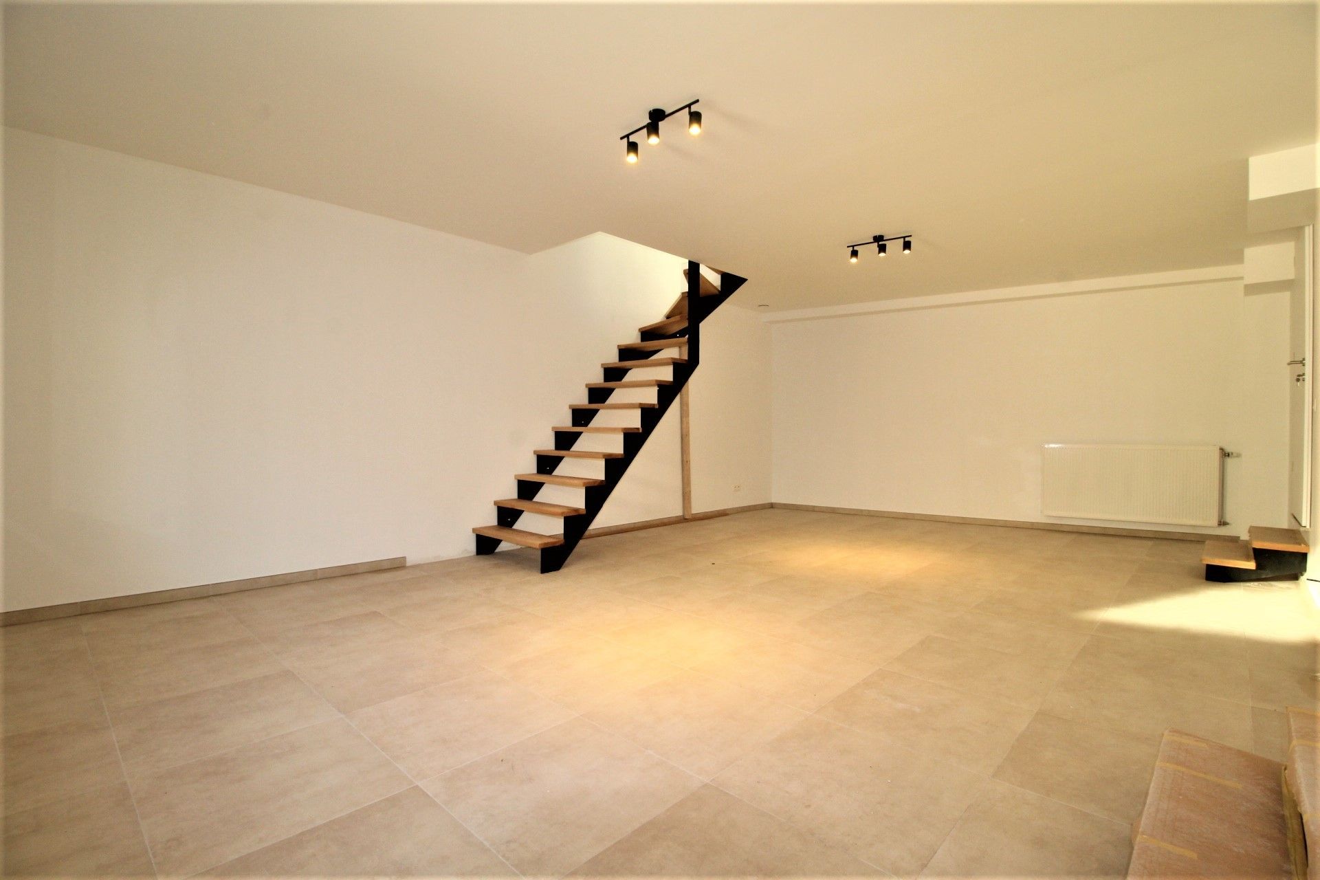 Klassevolle nieuwbouwwoning pal in centrum Brakel. foto 2