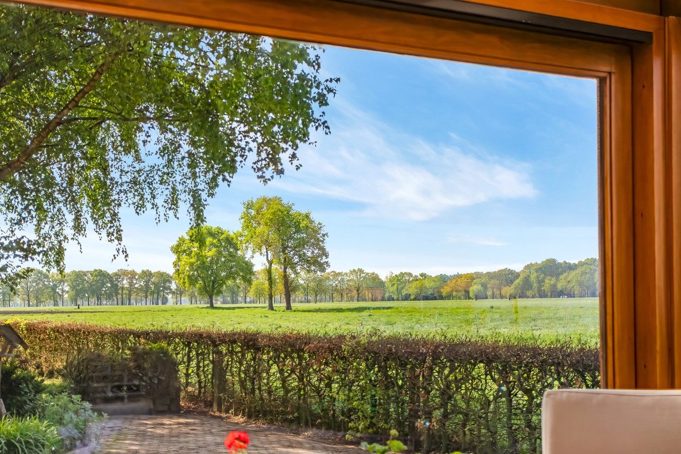 Landelijke, vrijstaande woning met 3 slpk., garage, schuur en zuid-tuin foto 48