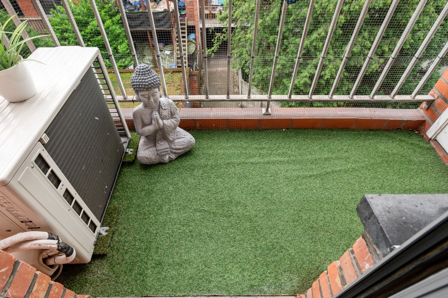 Prachtig appartement met 3 slaapkamers, een terras en zeer grote inpandige garage te Deurne! foto 16