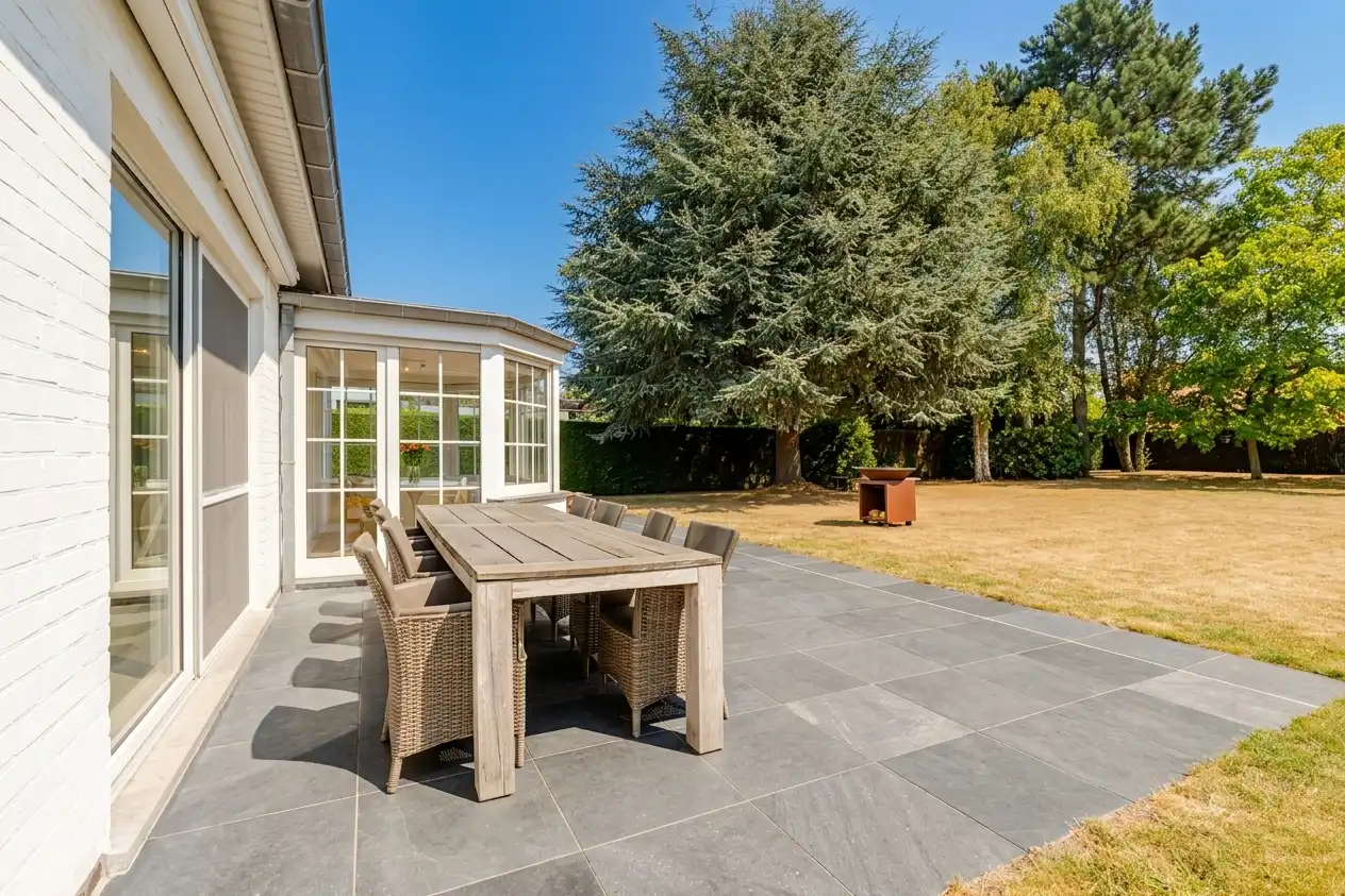 Lichtrijke villa met prachtige tuin in rustige woonwijk foto 24